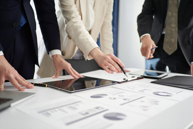 経営戦略と事業戦略の違いとは？策定のポイントについても解説