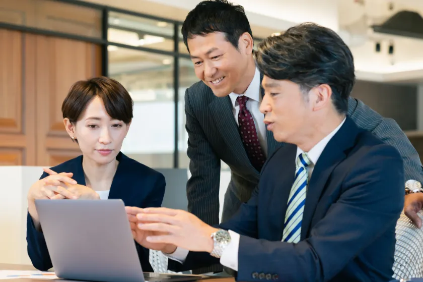 社員教育のためのカリキュラムの作り方は?研修内容の具体例を教育対象の階層別に紹介